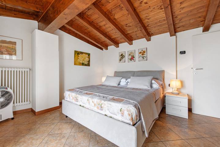 Hütte für 4 Personen, mit Balkon und Seeblick, mit Haustier am Comer See