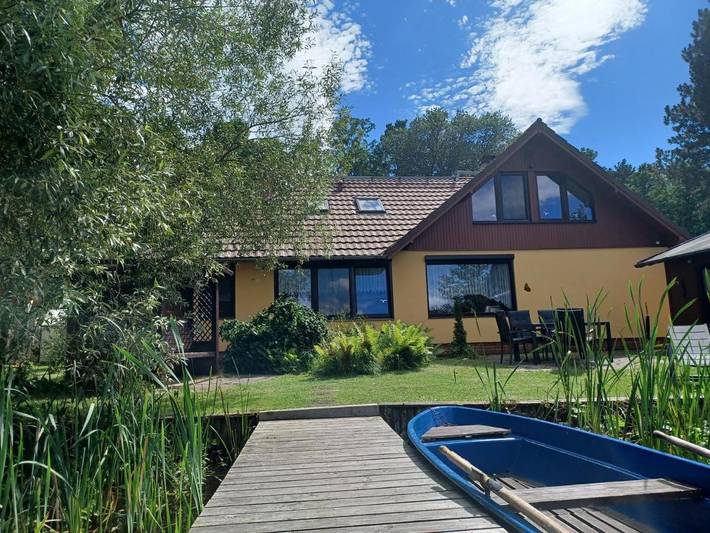 Ferienhaus für 7 Personen, mit Terrasse und Garten sowie Seeblick und Ausblick in Grünheide