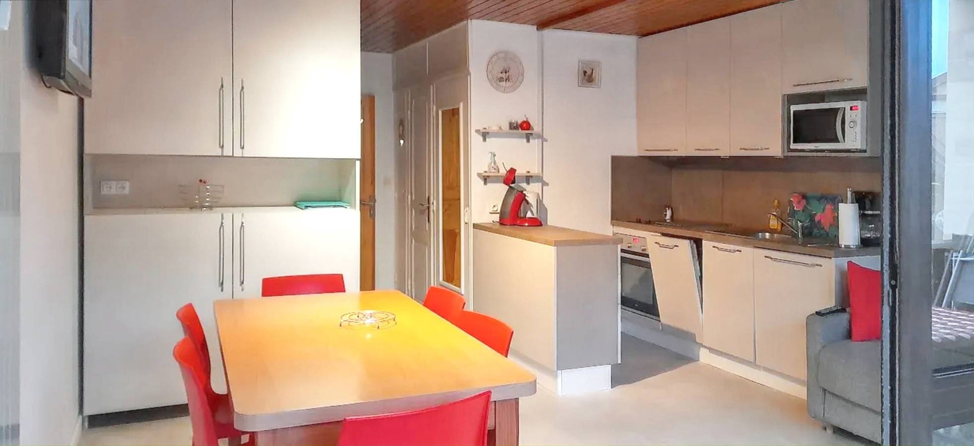 Studio entier, Studio accueillant à Les Carroz, 27 m², vue montagne in Les Carroz, Arâches-la-Frasse
