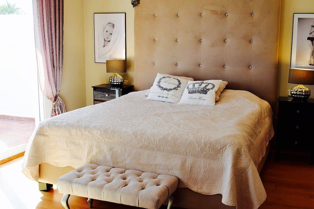 Luxury Villas of Costalita Marbella in Triangulo de Costalita, Estepona