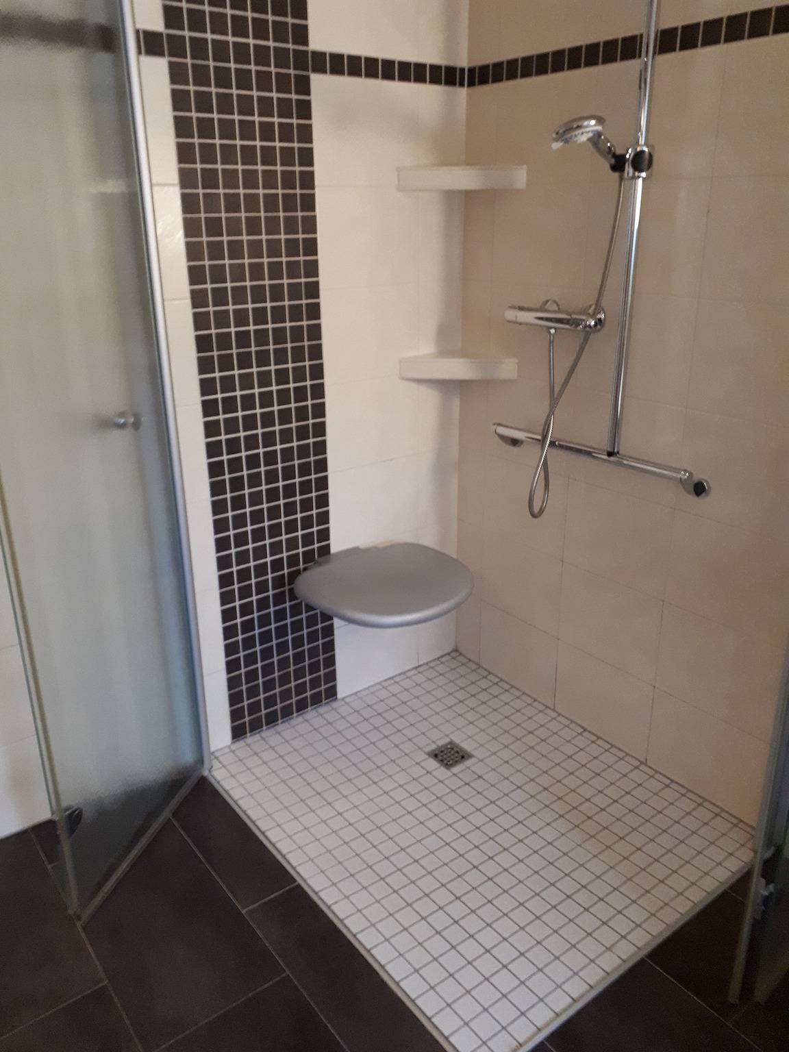 Ganze Ferienwohnung, Top Rollstuhlwohnung auf 80m² in Ostfriesland in Utarp, Landkreis Wittmund