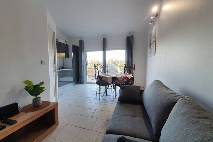Gîte pour 4 personnes, avec jardin et piscine à Eyguières - 4