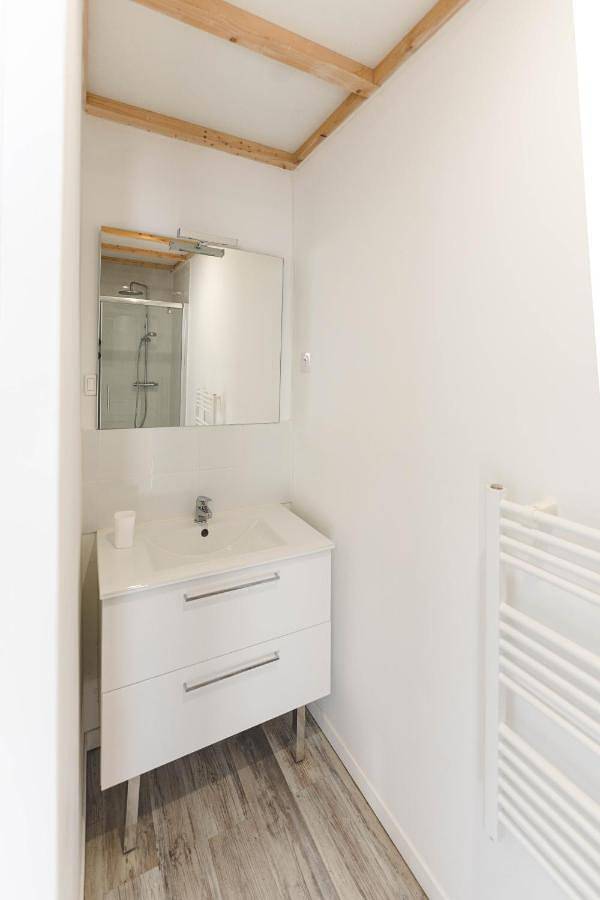 Location de vacances pour 3 personnes, avec vue ainsi que jardin et piscine à Montamisé - 3