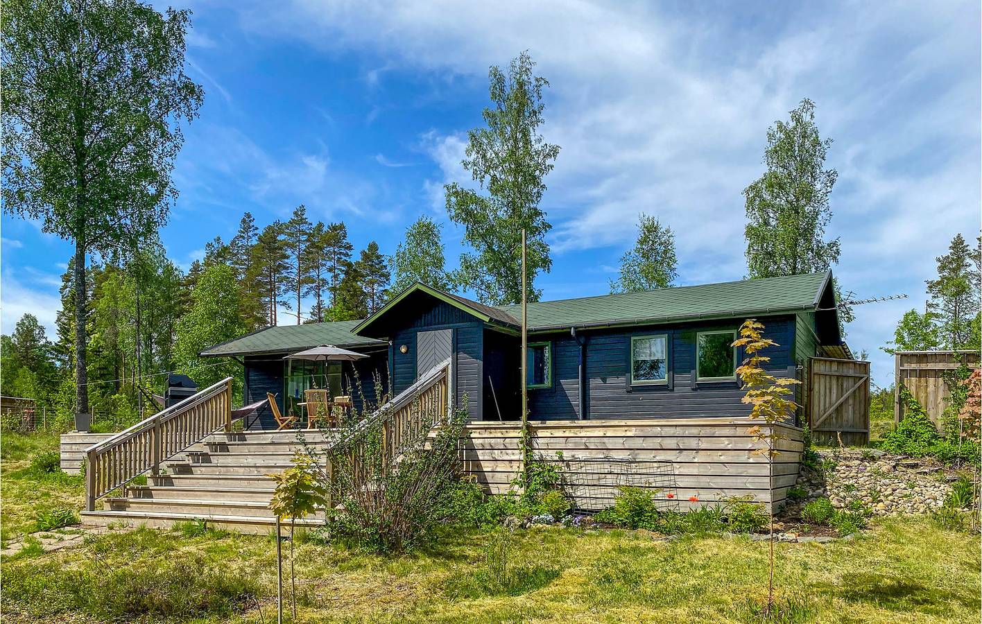 Hus för 4 Personer, med terass samt trädgård och sjöutsikt