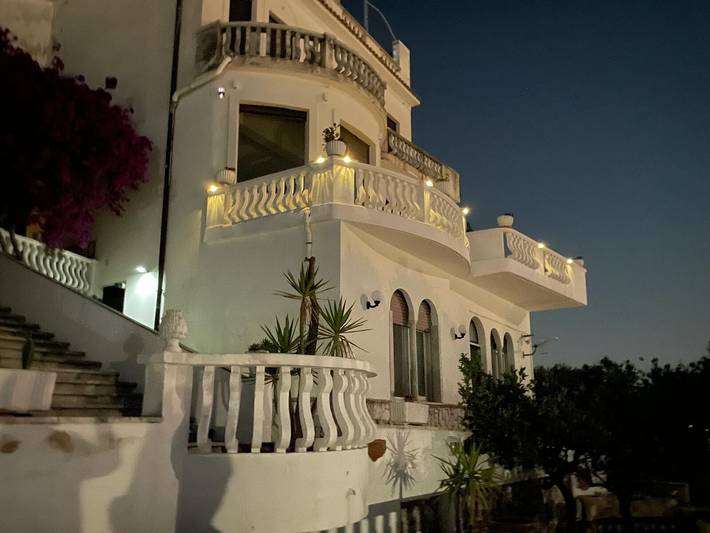 Appartement entier, Appartement 'A' avec vue sur mer, terrasse privée et Wi-Fi in Minturno, Province de Latina