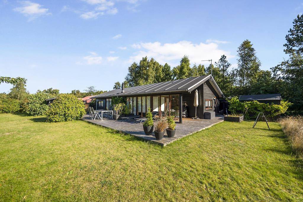 Bright and well-kept holiday home close to the beach, nature and charming Ebeltoft in Øerne, Ebeltoft