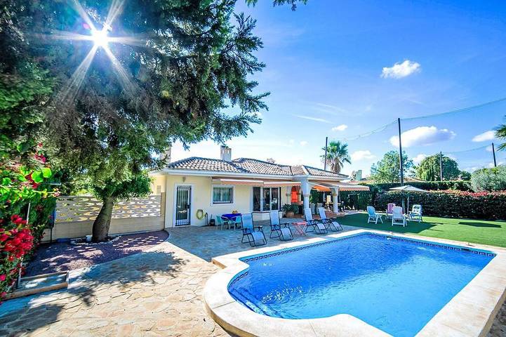 Casa de vacaciones para 6 personas, con jardín además de balcón y piscina - 1