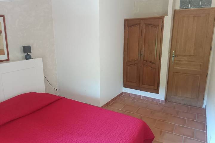 Location de vacances pour 4 personnes, avec Terrasse ainsi que Jardin et Piscine à Crestet - 3