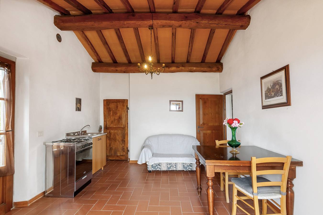 Entire apartment, Apartment 'Cipressaia Bellavista' with Shared Pool, Shared Garden and Wi-Fi in Chianti