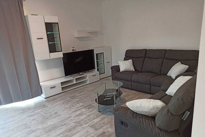 Villa pour 11 personnes, avec sauna et piscine ainsi que jardin et jacuzzi à Biograd na Moru