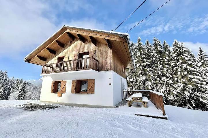 Chalet pour 10 personnes, avec jacuzzi ainsi que sauna et balcon, animaux acceptés à Notre-Dame-de-Bellecombe