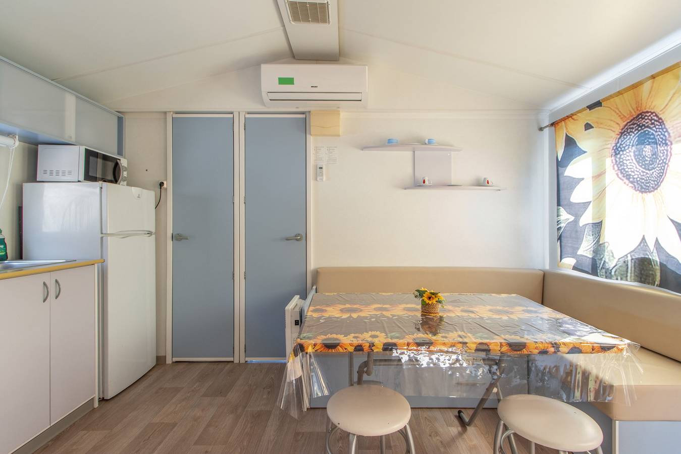 Mobilheim 'Móvil Home Grande 3' mit Bergblick, Wlan und Klimaanlage in Alòs de Balaguer, Noguera