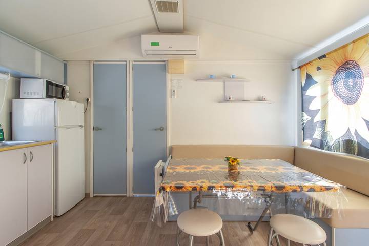 Mobilheim 'Móvil Home Grande 3' mit Bergblick, WLAN und Klimaanlage in Alòs de Balaguer, Noguera