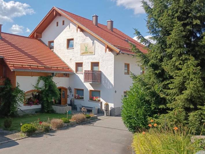 Ferienwohnung für 4 Personen, mit Balkon und Garten sowie Whirlpool und Sauna