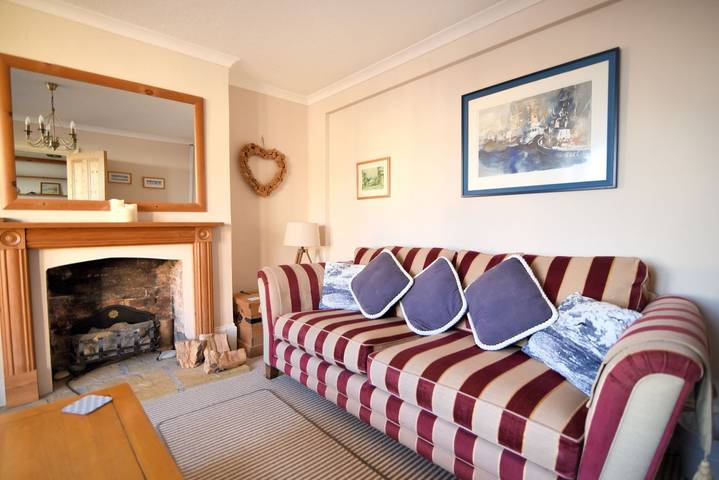 Entire apartment, 1 Cobb View in Lyme Regis, Dorset