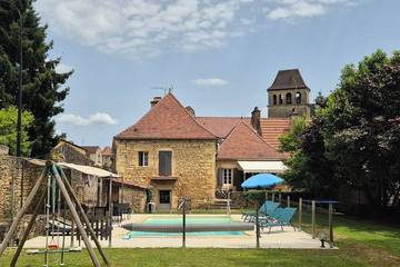Gîte pour 10 personnes, avec terrasse et jardin à Prats-du-Périgord