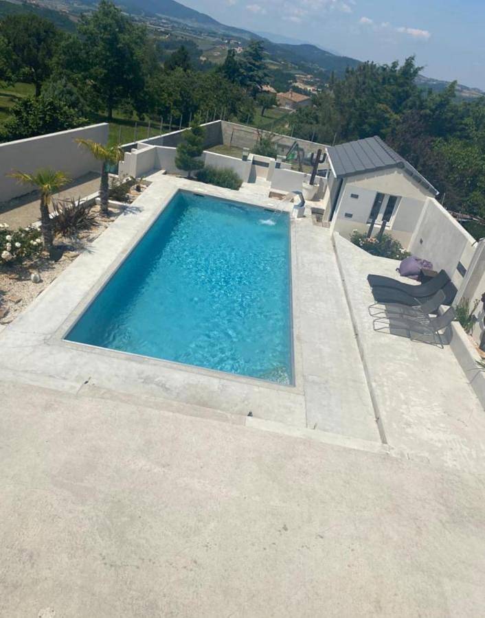 Villa pour 15 personnes, avec jardin ainsi que piscine et vue, animaux acceptés