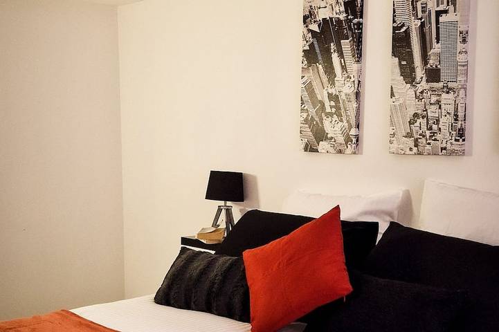 Entire apartment, L'Indus 3* Netflix, Disney+, Wifi, Coeur de Bastide in Villefranche-de-Rouergue, Aveyron
