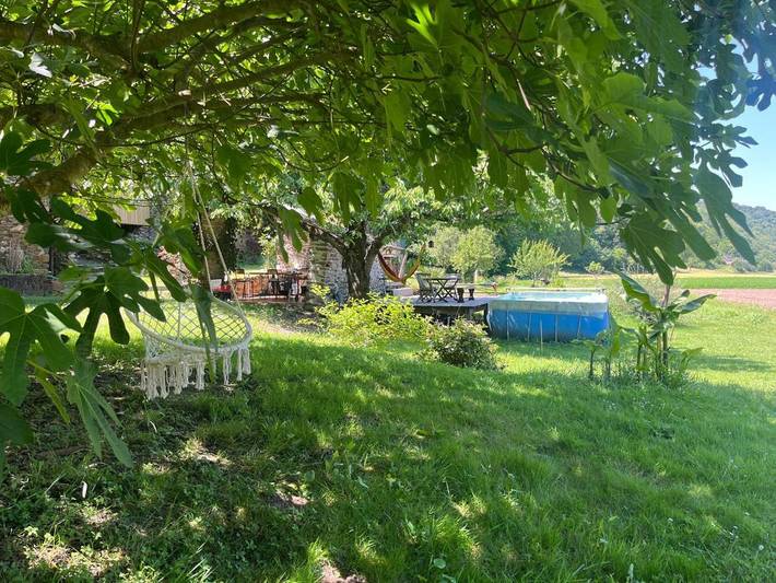 Location de vacances pour 4 personnes, avec jardin ainsi que vue et piscine à Curvalle - 4