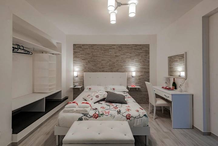 Location de vacances pour 2 personnes, avec terrasse et jacuzzi, adapté aux familles à Pompei - 3