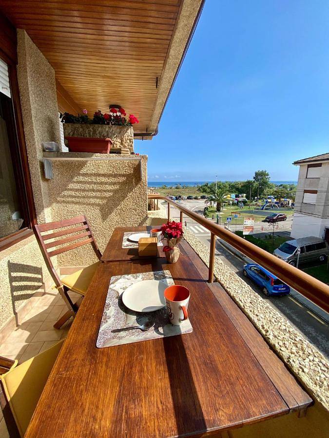 Apartamento para 5 personas, con vistas y terraza en Noja