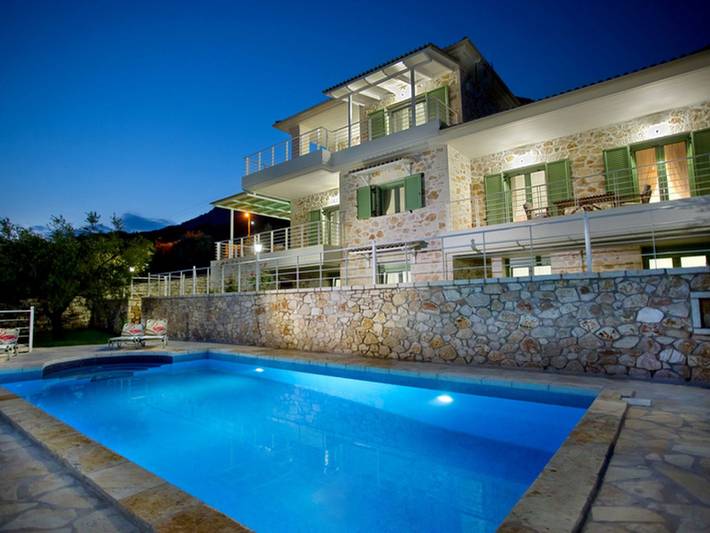 Ferienhaus für 8 Personen, mit Balkon und Terrasse sowie Garten und Pool