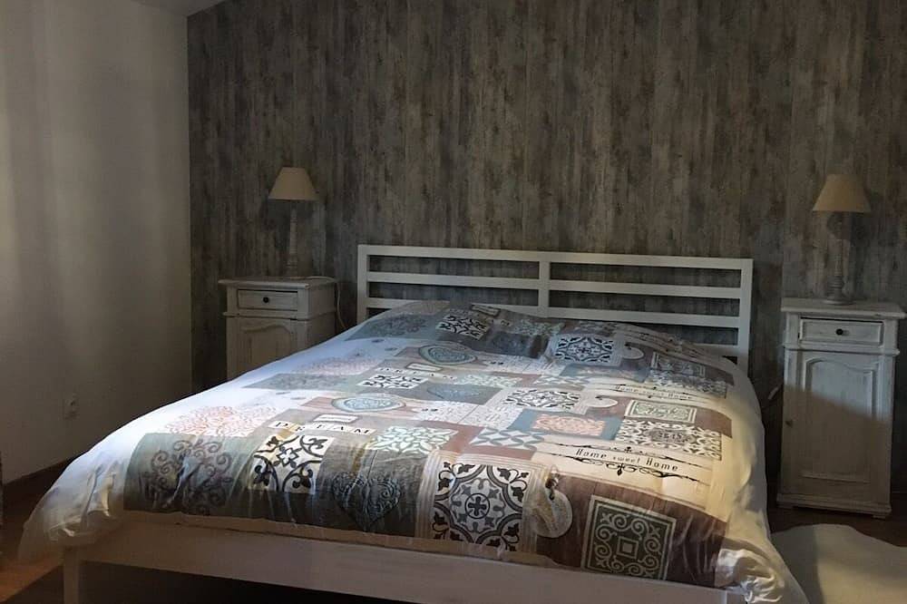 Lovely cottage at stock pond in Langatte, Saarburg (Francia)