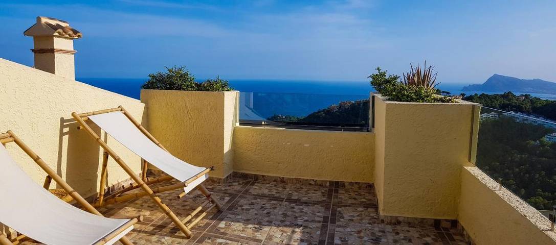 Chalet para 6 personas, con jardín además de piscina y jacuzzi en Marina Baja - 2