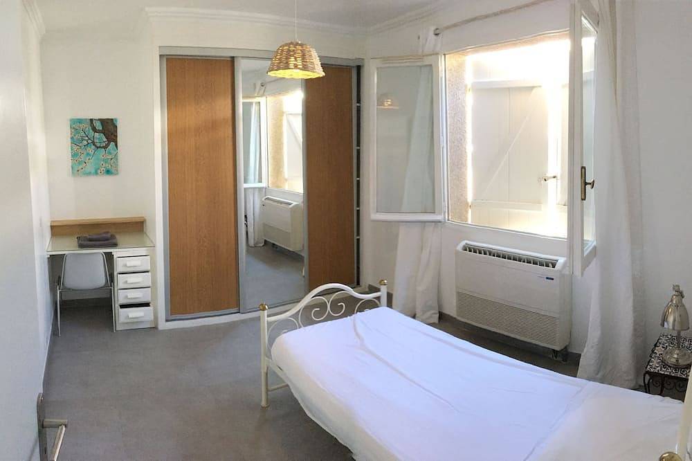 House with pool and garden close to Montpellier South Sea Road in Croix d'Argent, Montpellier