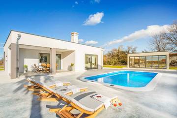Villa für 6 Personen, mit Terrasse und Pool in Labin