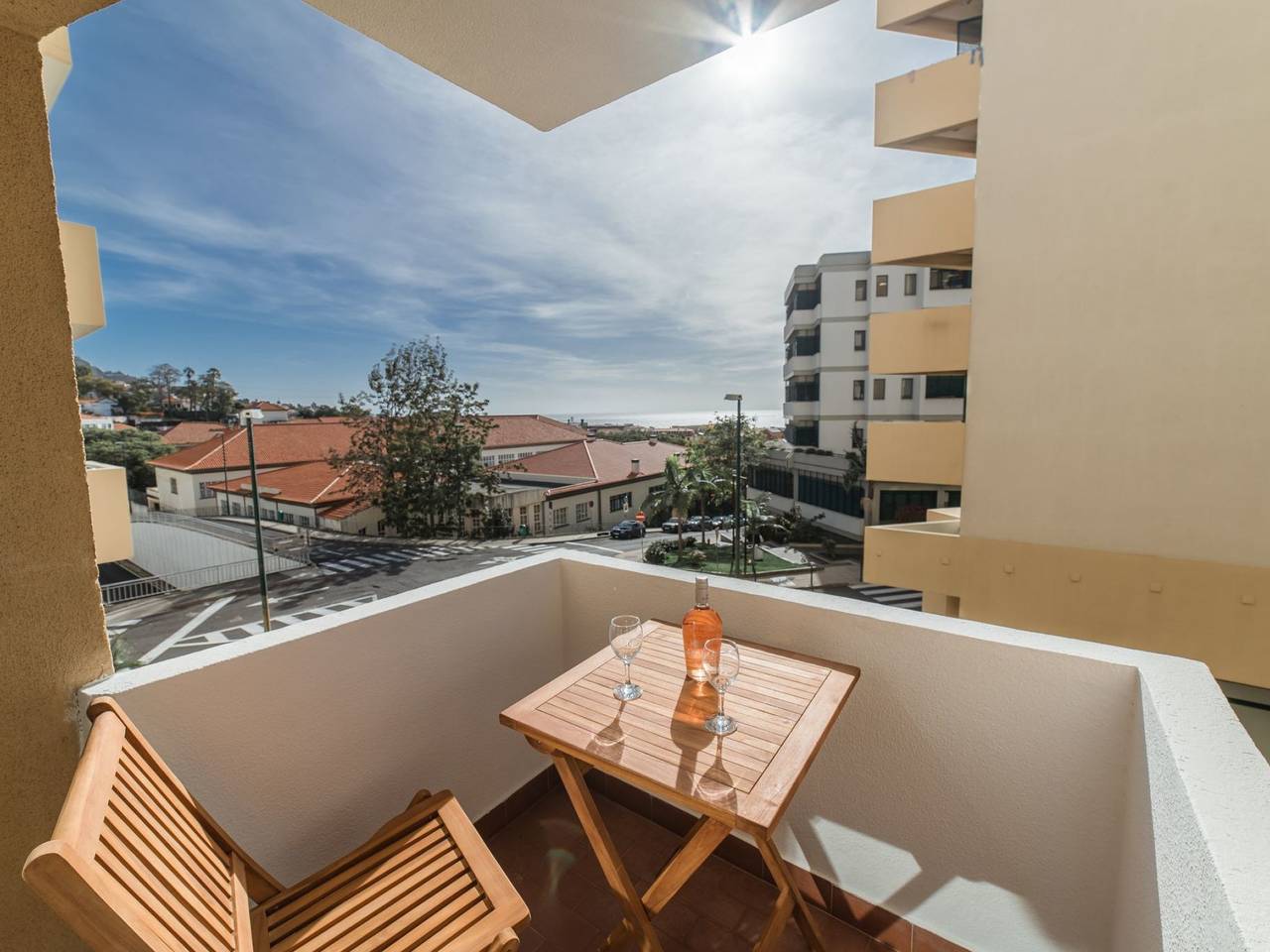 Appartement entier, Graue Wohnung im Stadtzentrum mit Meerblick in Funchal (Santa Luzia), Île de Madère