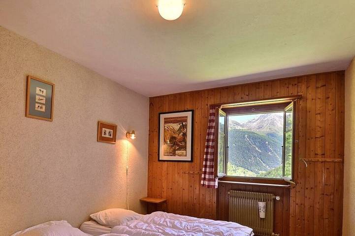 Appartement entier, Appartement confortable pour 4 personnes, salon avec cheminée, coin cuisine avec lave-vaisselle, 2 c in Grimentz, Anniviers