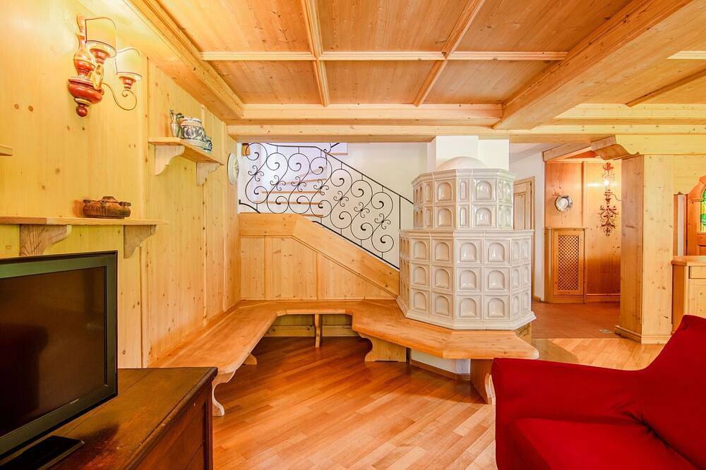 Gemütliche Wohnung in einem Ferienhaus für 5 Leute mit  W-Lan, Tv und Terrasse in Penia, Canazei