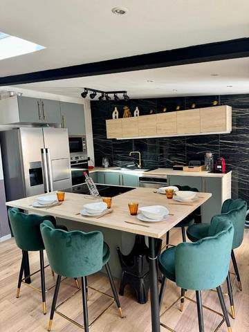 Gîte pour 9 personnes, avec jardin et terrasse dans Roissy-en-Brie