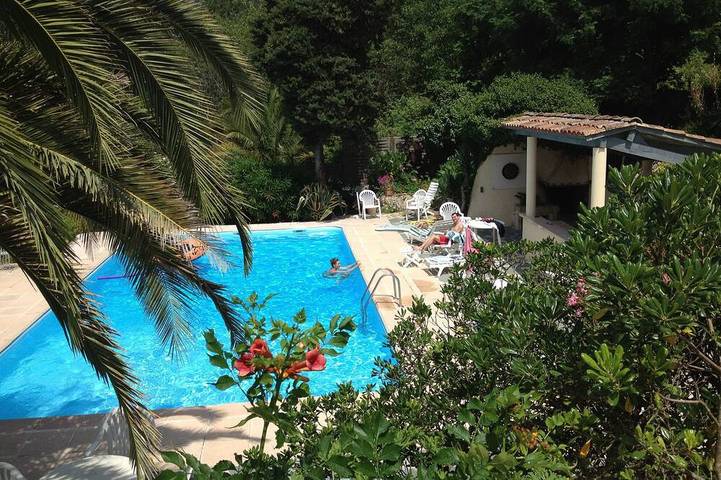 Location de vacances pour 13 personnes, avec Balcon et Jardin à Contes