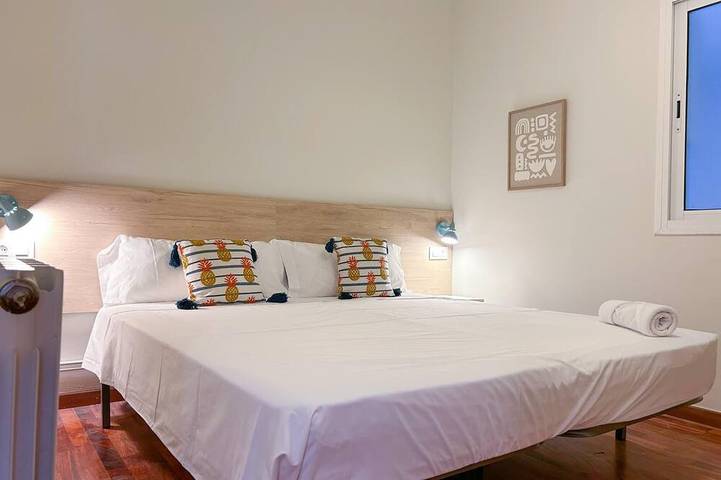 Appartement entier, Spacious City Centre Apartment w/ Parking by Hostem in Vilanova i la Geltrú, Garraf