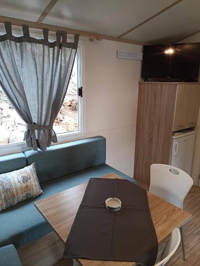 Camping pour 6 personnes, avec vue ainsi que piscine et terrasse, animaux acceptés dans Primorje-Gorski Kotar - 3