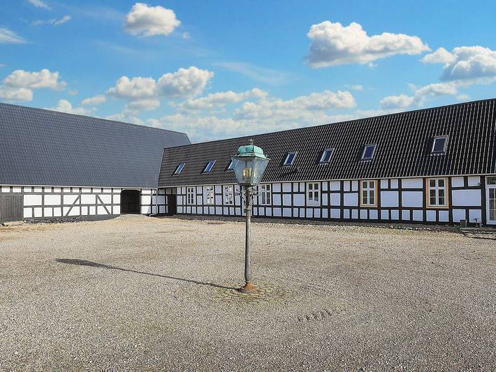 Ferienhaus für 20 Personen, mit Terrasse und Garten - 1