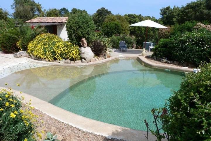 Villa pour 2 personnes, avec jardin ainsi que balcon et piscine à Porto-Vecchio