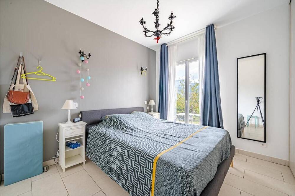 Charming villa, private pool, wood-burning oven, bbq, boule games and garden. in Carros, Cannes region