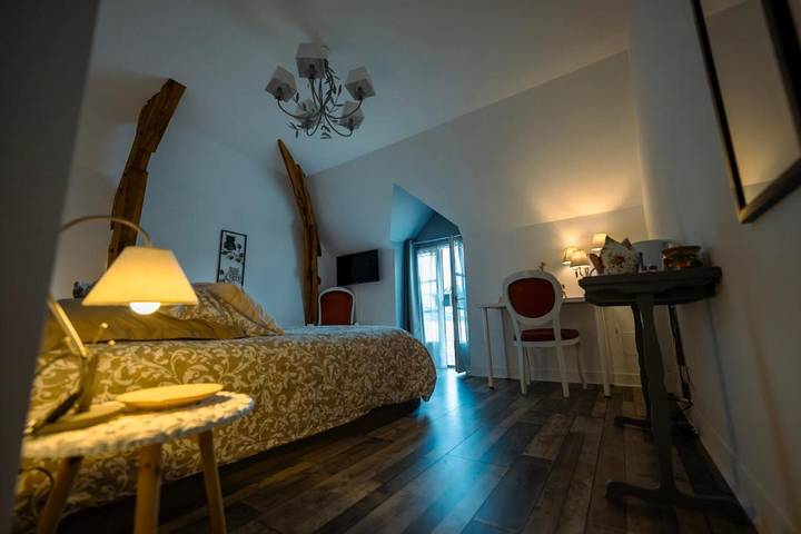 Location de vacances pour 2 personnes, avec vue ainsi que piscine et jardin à Thenay - 2