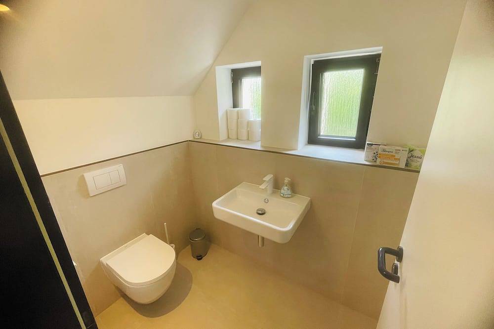 Appartamento intero, Large, fully equipped apartment with parking spaces in Düsseldorf, Dusseldorf e dintorni