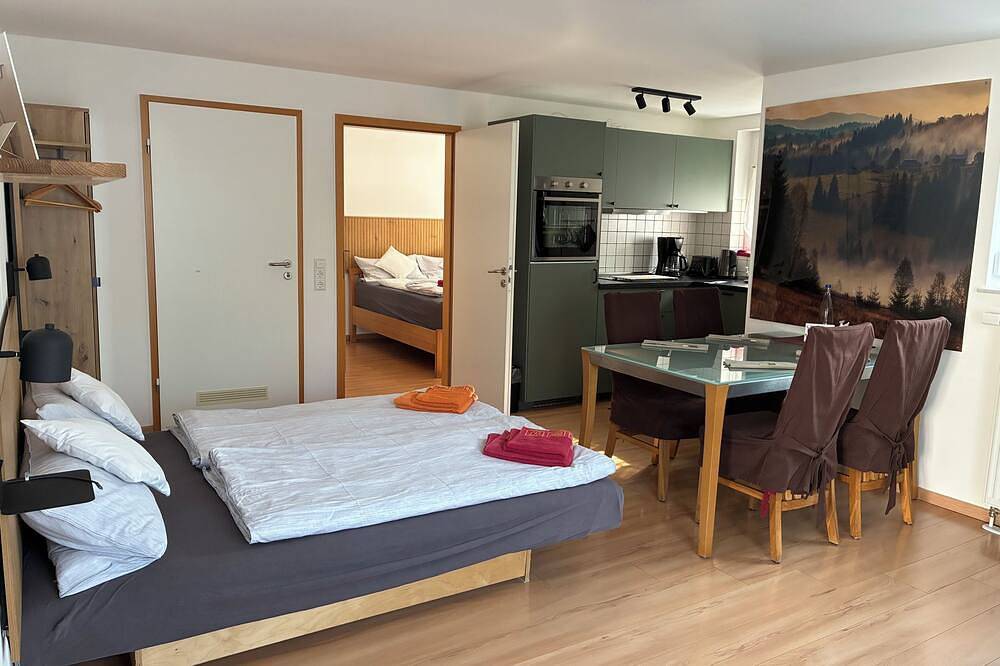 Ganze Wohnung, Ferienwohnung mit Terrasse, Grill und Garten in Neuhausen in Neuhausen, Nordschwarzwald