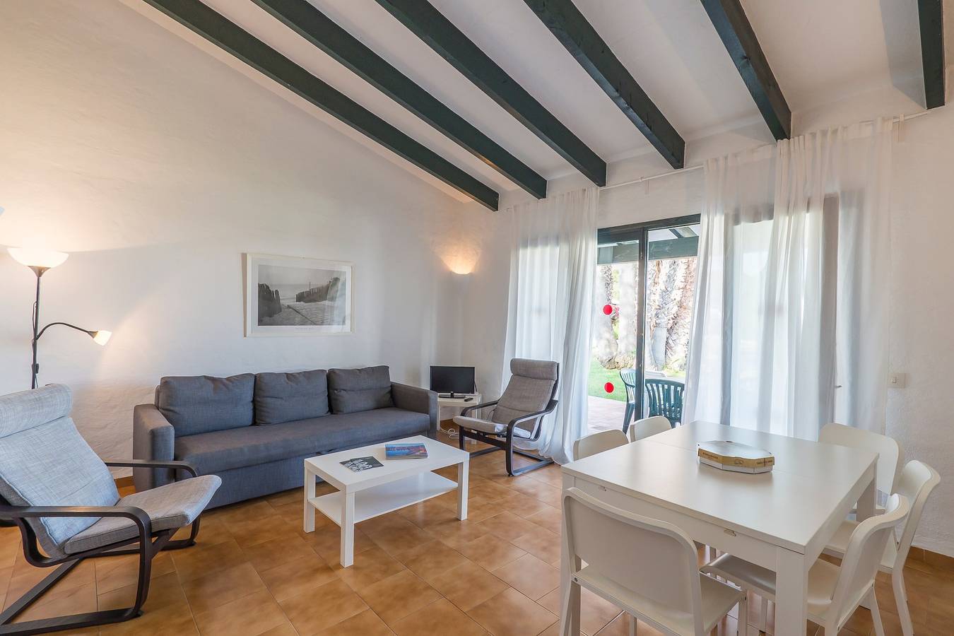 Schönes Ferienhaus in Wohnanlage mit Pool, Wlan, Terrasse und Liegewiese in Binisafuller Platja, Sant Lluís