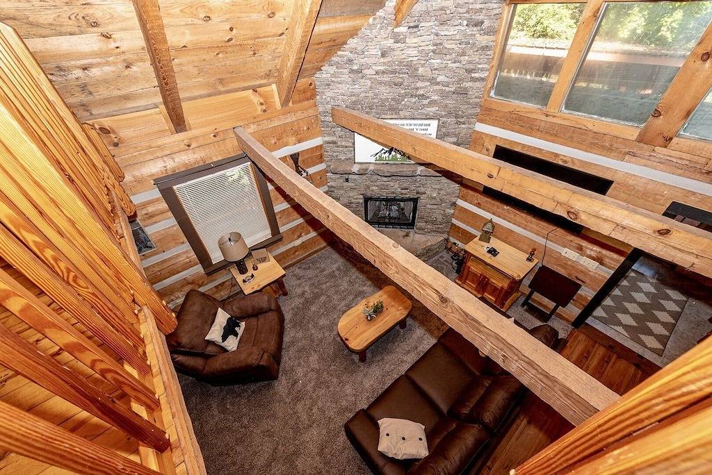 Whispering Pines - Enclosed Hot Tub/Gas Fireplace/Secluded/Sleeps 5 in Tuckaleechee, Blount County