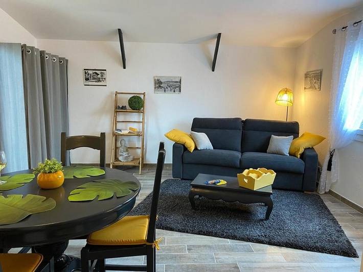 Location de vacances pour 4 personnes, avec jardin et terrasse à Saint-Laurent-de-Mure