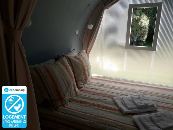 Tente pour 4 personnes, avec bassin pour enfant et sauna dans le Finistère