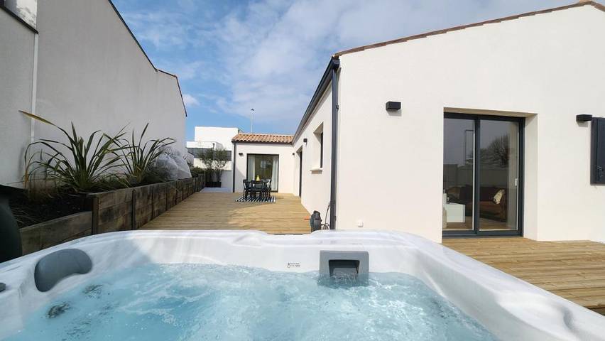 Holiday home for 6 people, with garden and hot tub - 1