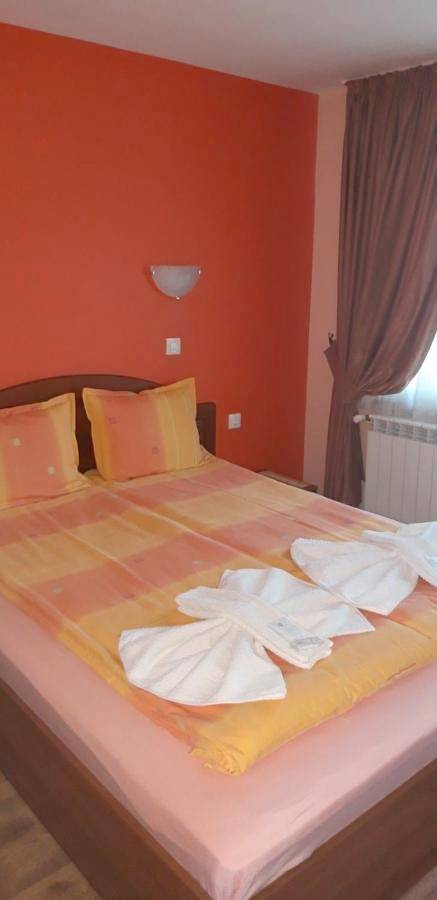 Maison d’hôte pour 2 personnes, avec terrasse ainsi que jardin et vue à Koprivchtitsa - 4