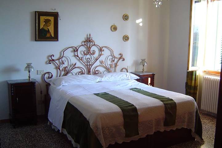 Appartamento intero, Casa Pozzo, immersa nel verde a pochi km da San  Gimignano  ideale per coppie in San Gimignano, Siena e dintorni